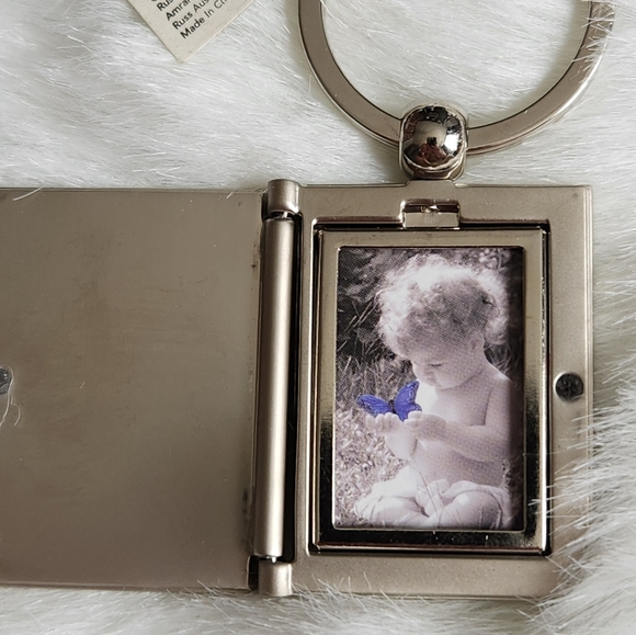2 NEW KEYCHAINS-HOLDS A PICTURE INSIDE - Picture 2 of 6